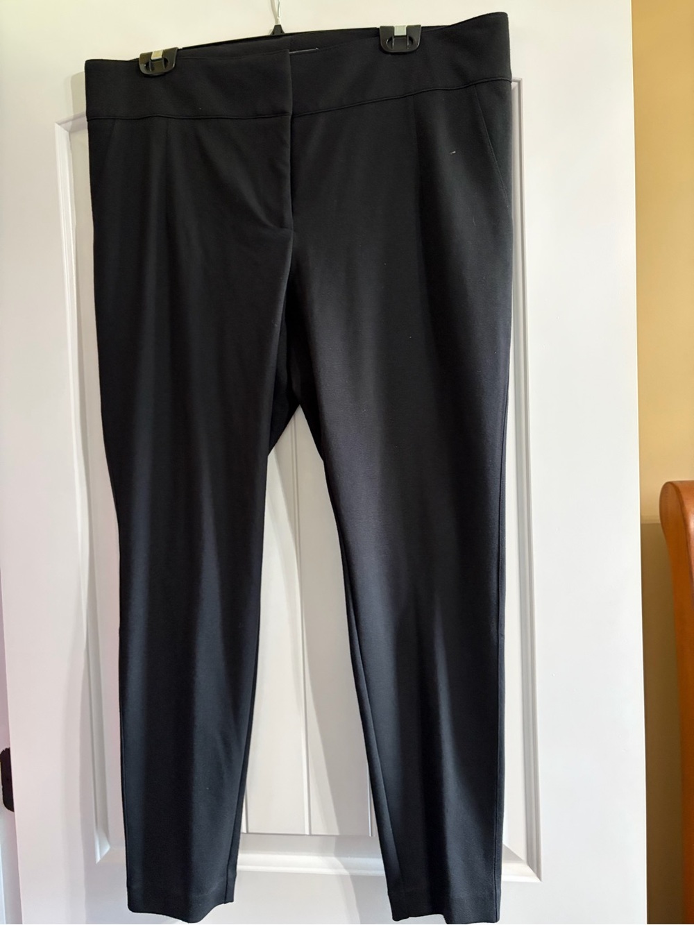 Daisy Fuentes Black Straight-Leg Ponte Pants